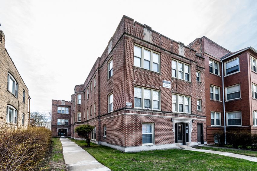 Chicago Apartments for rent in Grand Crossing | 7145 S Indiana - Photo Gallery 1