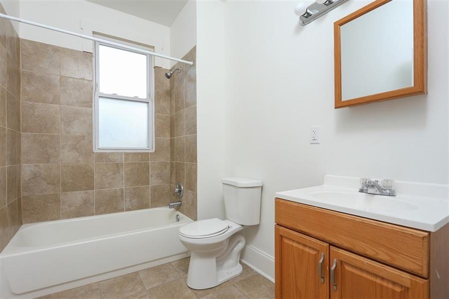 2905 Garrison Blvd Apartments Baltimore Bathroom