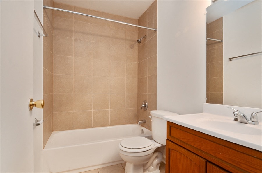 Pangea Riverside Apartments Indianapolis Bathroom