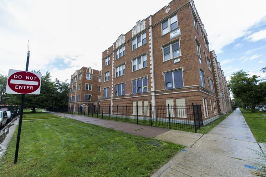 3600 W Franklin Blvd Apartments Chicago Exterior - Photo Gallery 1