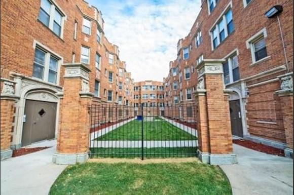 3600 W Franklin Blvd Apartments In Chicago Il Pangea