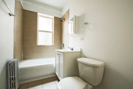 8014 S Maryland Ave Apartments Chicago Bathroom