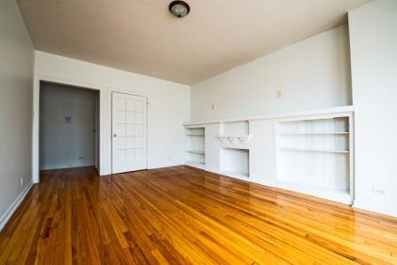 8014 S Maryland Ave Apartments Chicago Living Room
