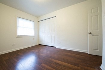 Pangea Lakes 13300 S Indiana Ave Apartments Chicago Bedroom - Photo Gallery 10