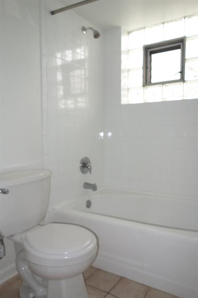 14020 S School St Apartments Chicago Bathroom