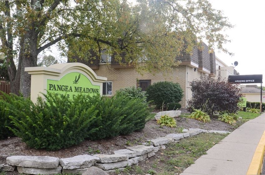 Pangea Meadows Apartments Indianapolis Exterior - Photo Gallery 1