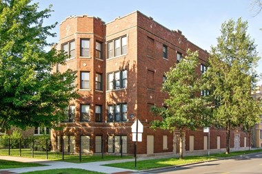 8259 S Elizabeth St 3 Beds Apartment for Rent - Photo Gallery 1