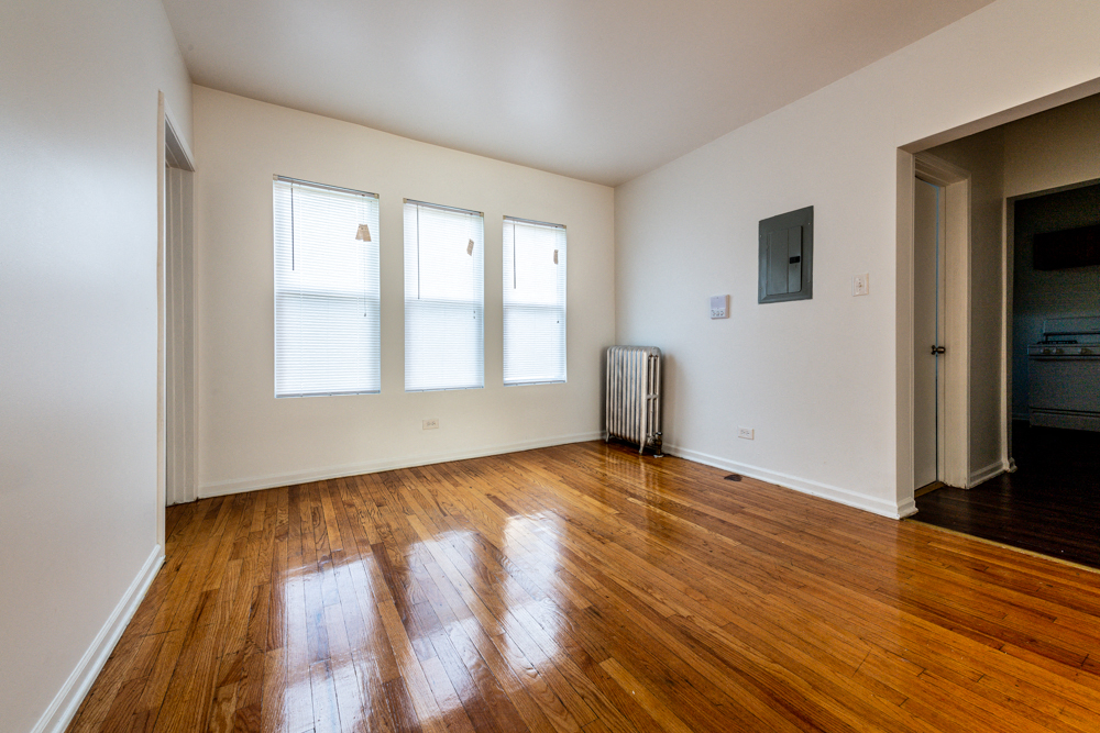 Dining Room 9100 S Dauphin Ave Apartments Chicago
