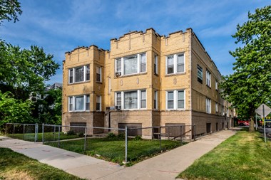 Exterior 9100 S Dauphin Ave Apartments Chicago