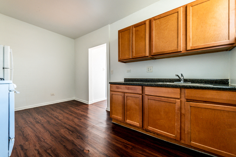 Kitchen 9100 S Dauphin Ave Apartments Chicago