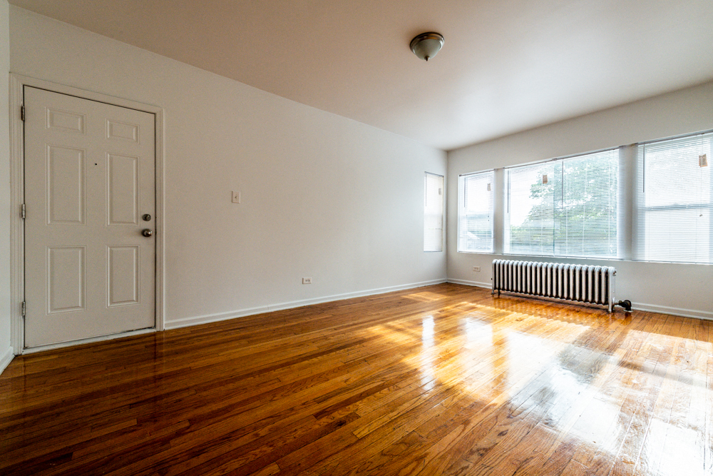 Living Room 9100 S Dauphin Ave Apartments Chicago