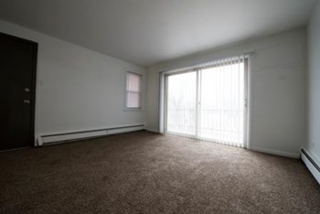 204 W 138th St Apartments Chicago Living Room - Photo Gallery 3