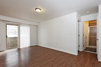 3900 Gwynn Oak Apartments Baltimore Living Room