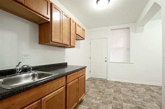 8256 S Loomis Apartments Chicago Kitchen