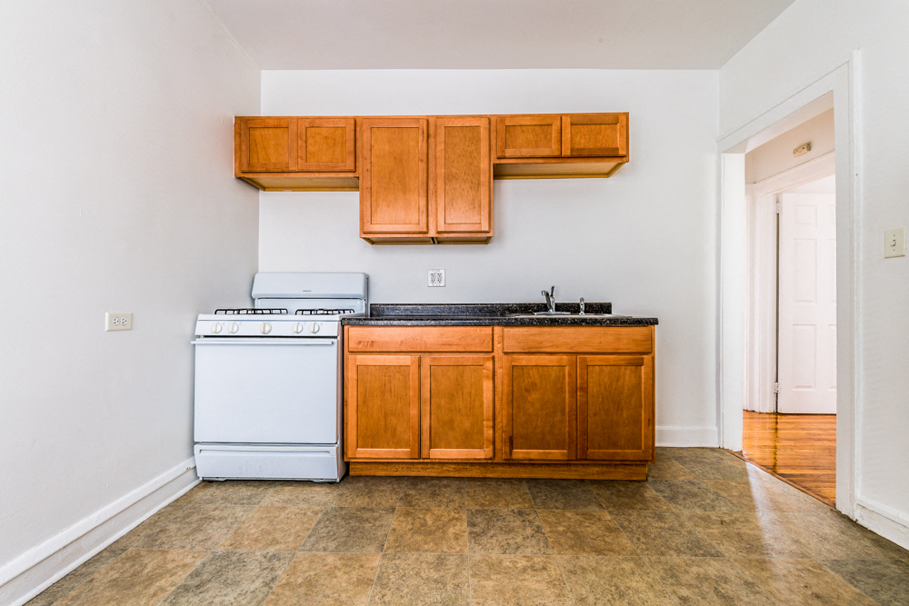 7825 S Emerald Ave Apartments Chicago Kitchen