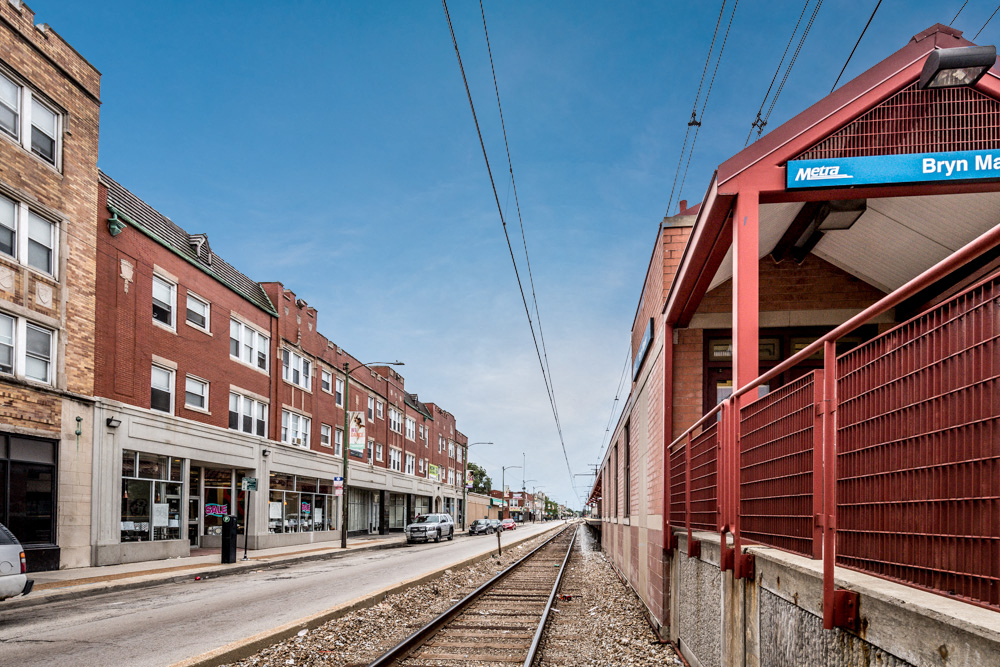 South Shore Apartments for rent in Chicago | 1931 E 71st St