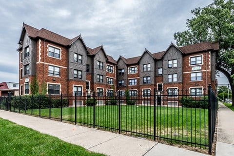 Brainerd Apartments for rent in Chicago | 8951 S Ada