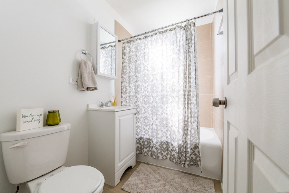 5501 W Washington Blvd Apartments Chicago Studio Bathroom