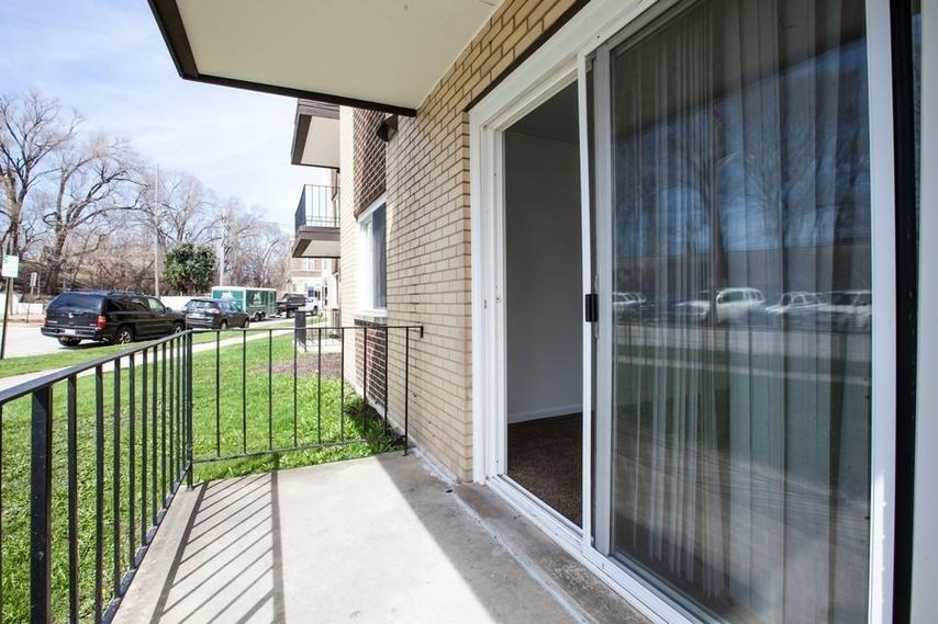 10 W 137th St Apartments Chicago Exterior