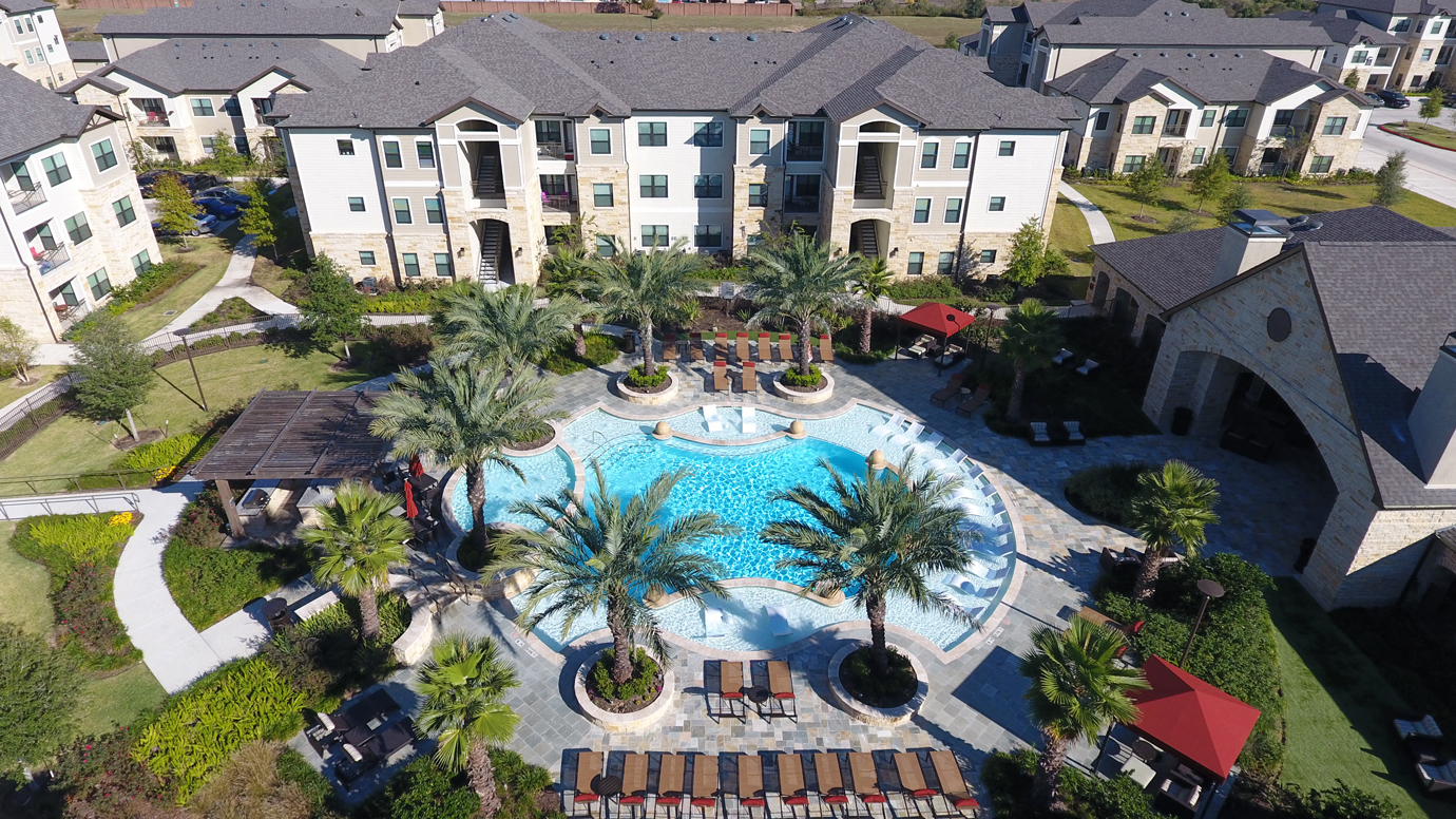 The Columns at Shadow Creek Ranch Apartments in Pearland, TX