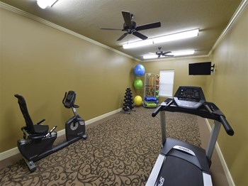 5231 & 5221 Sunnybrook Road 1-2 Beds Apartment, Affordable for Rent - Photo Gallery 3