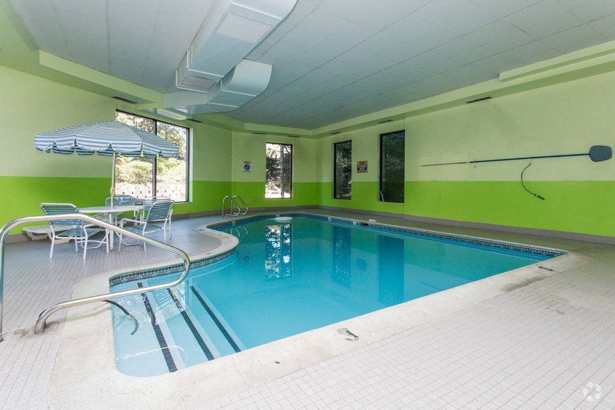 the swimming pool at the resort at glade springs