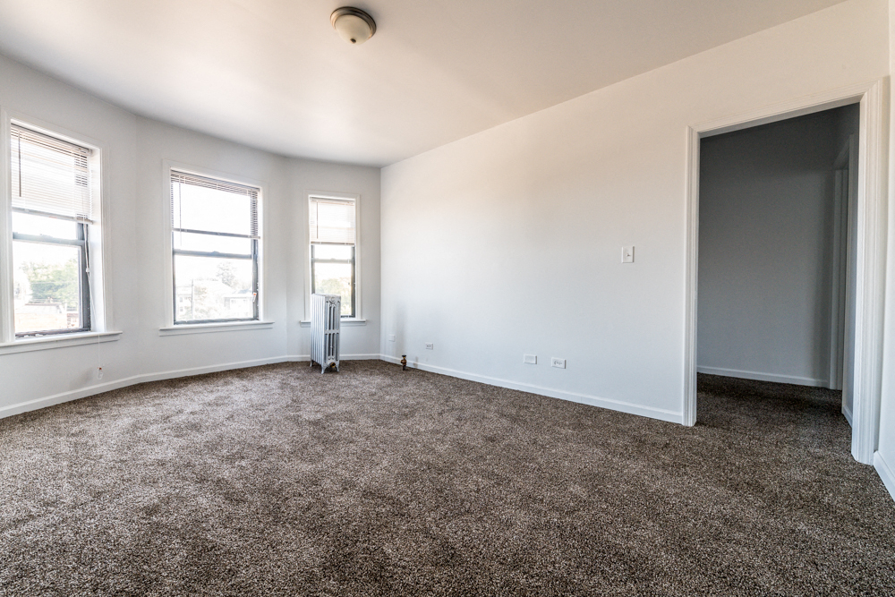 330 N Pine Apartments Chicago Living Room