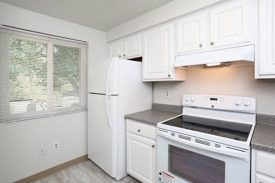 Summitwood Sept 10th is a similar property to Arbor Park I Apartments located in Meriden