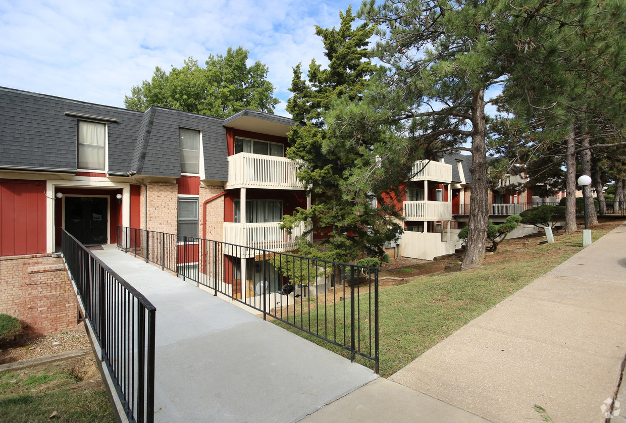 Rent Apartments in Mission, KS The Bridges at Foxridge