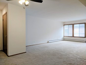 1831 S Park St Studio-2 Beds Apartment for Rent - Photo Gallery 2