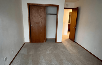 1831 S Park St Studio-2 Beds Apartment for Rent - Photo Gallery 13