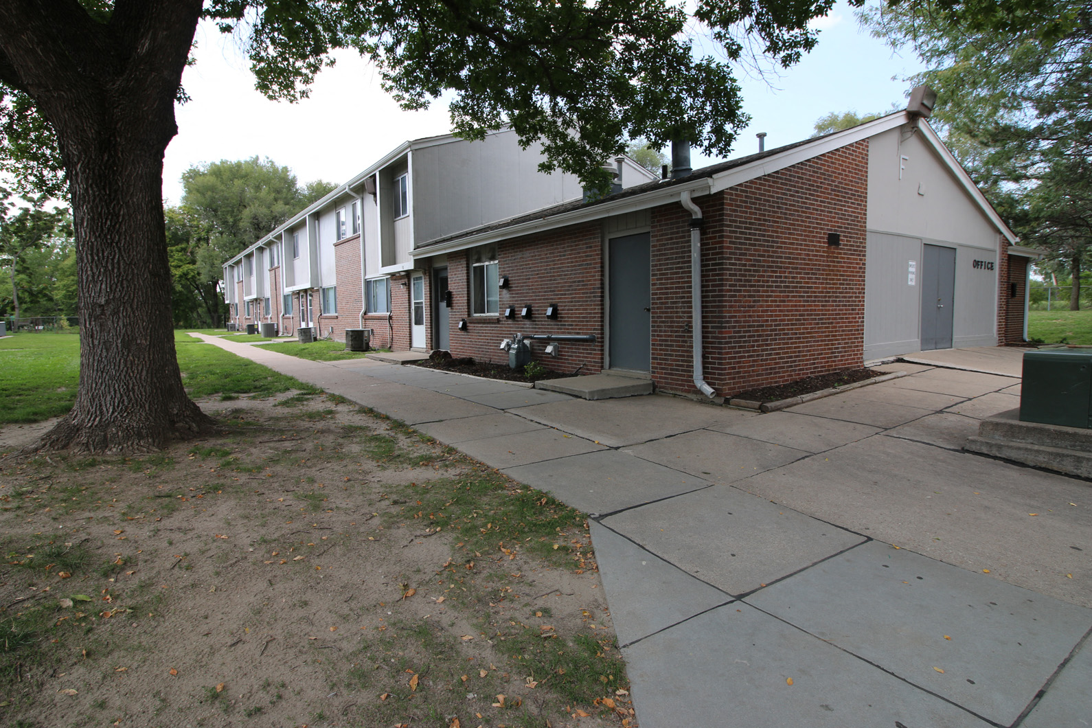 Armor Storage 2700 Twin City Dr Council Bluffs Ia 51501 Yp Com