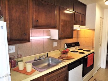 1289 Yukon Street 1 Bed Apartment for Rent - Photo Gallery 3