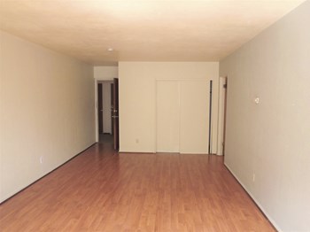 1020 Logan Studio Apartment for Rent - Photo Gallery 2