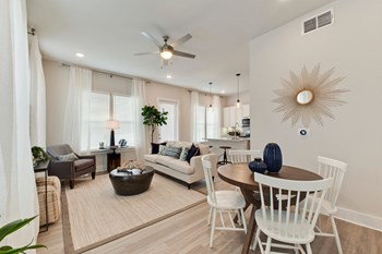 102 Aquatic Drive 2-3 Beds Apartment for Rent - Photo Gallery 4