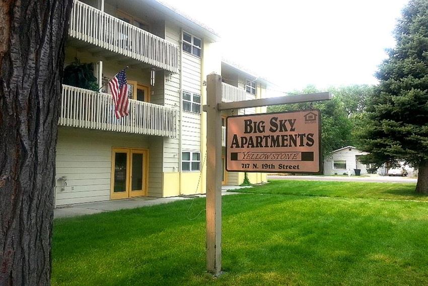 Big Sky Apartments Sign - Photo Gallery 1