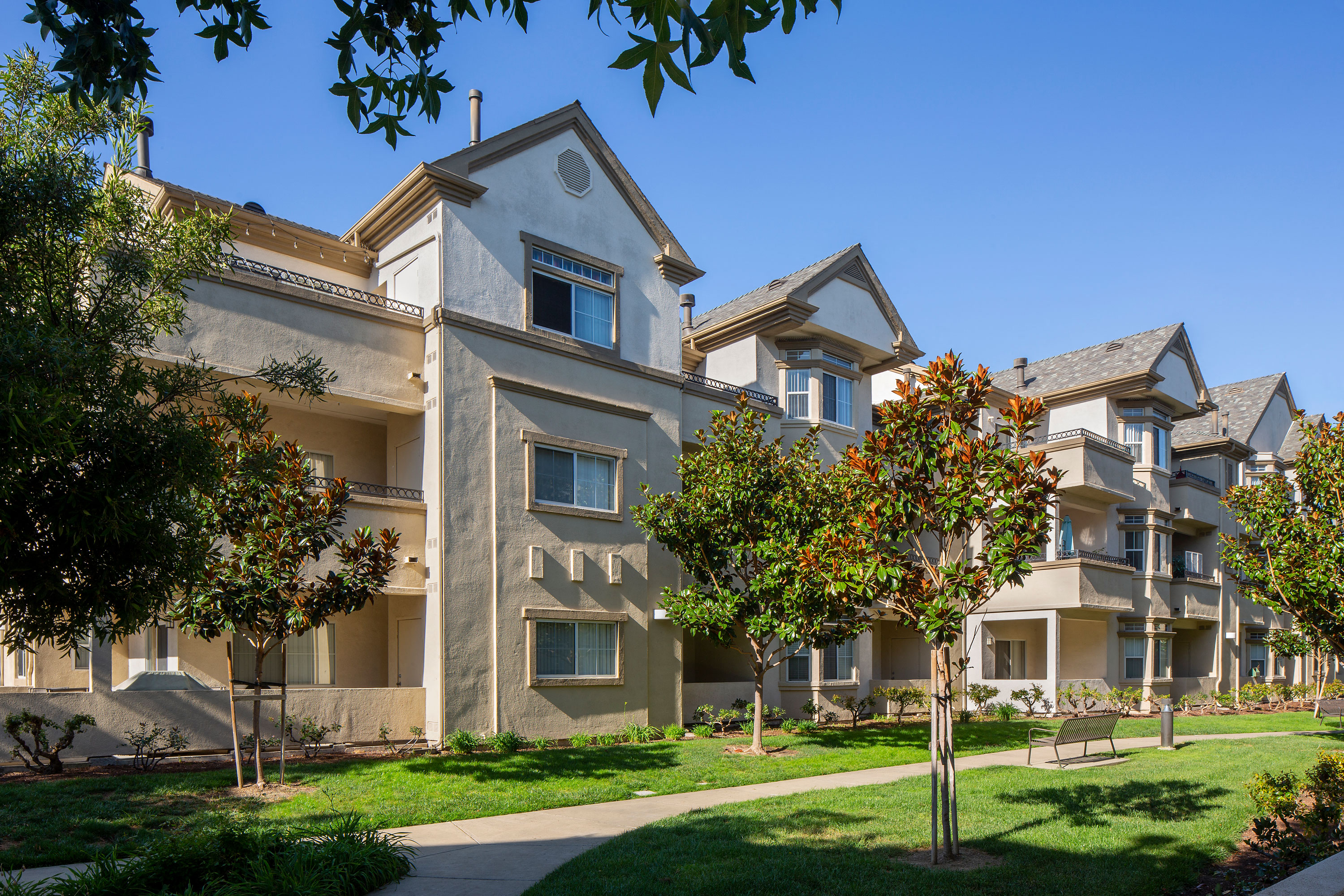 Apartment Homes at Sycamore Bay in Newark with walkways