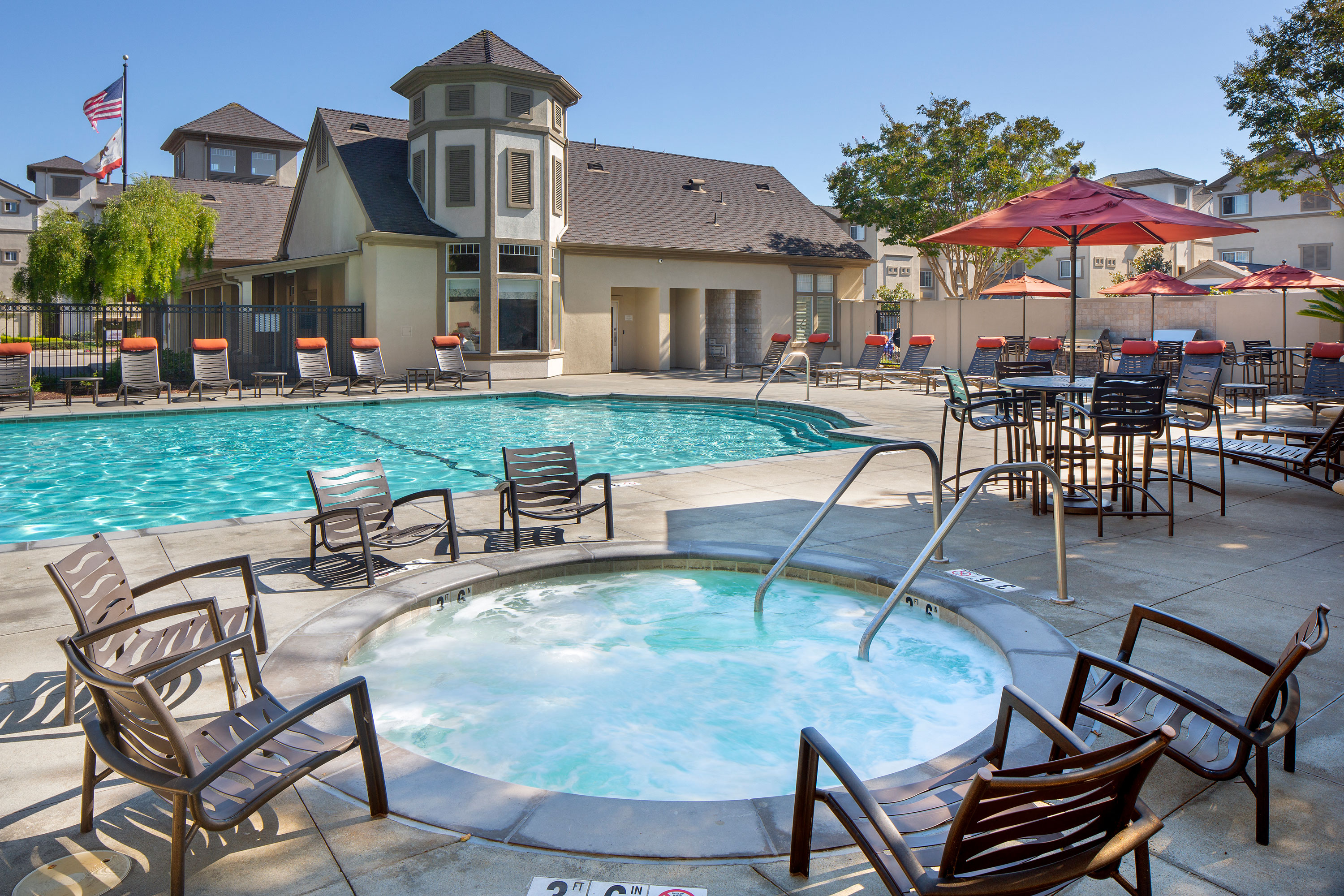 Apartment Homes at Sycamore Bay in Newark with pool, barbecuing, and a spa