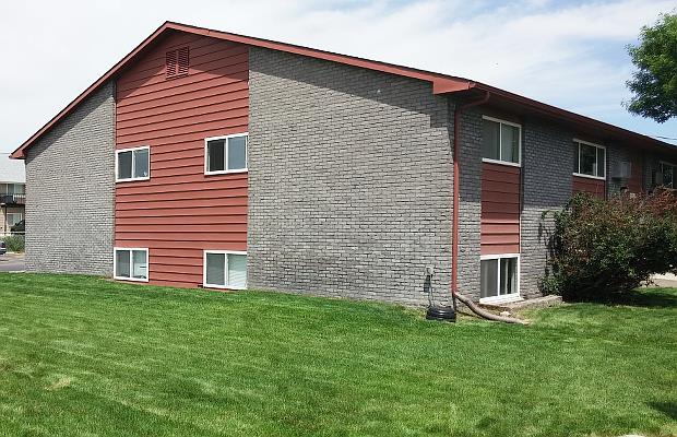 Side view of Del Mar Apts