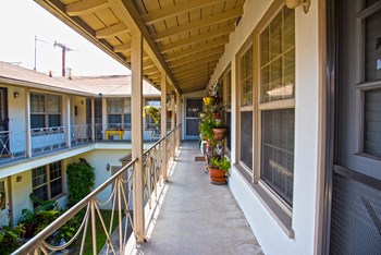 246 Santa Ana Studio Apartment for Rent - Photo Gallery 6