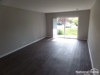 16W543 Mockingbird Lane #107 2 Beds House for Rent - Photo Gallery 2