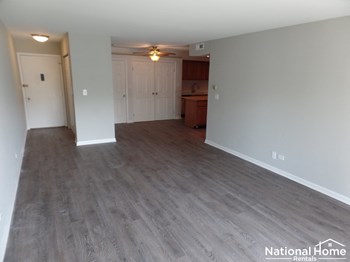 16W543 Mockingbird Lane #107 2 Beds House for Rent - Photo Gallery 3