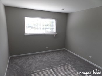 16W543 Mockingbird Lane #107 2 Beds House for Rent - Photo Gallery 6
