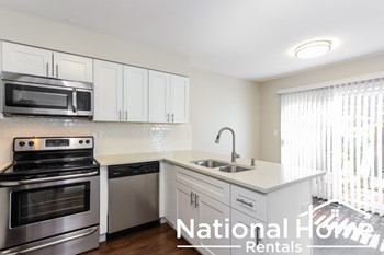 310 Oakwood Lane 3 Beds House for Rent - Photo Gallery 3