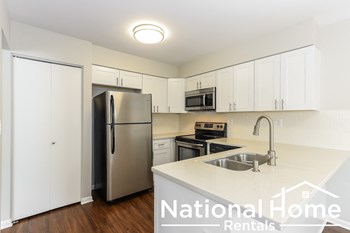 310 Oakwood Lane 3 Beds House for Rent - Photo Gallery 4