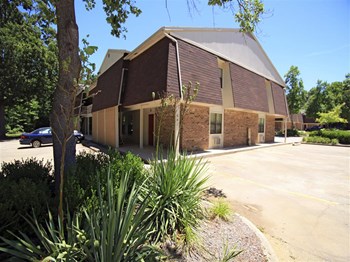 600-1 N. 12th Place 1 Bed Apartment for Rent - Photo Gallery 3