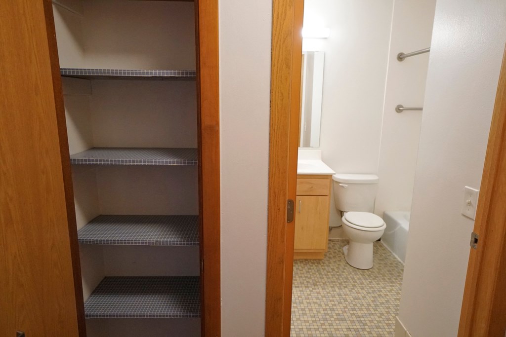 Rolling Hills apartments studio, St. Paul, Minnesota