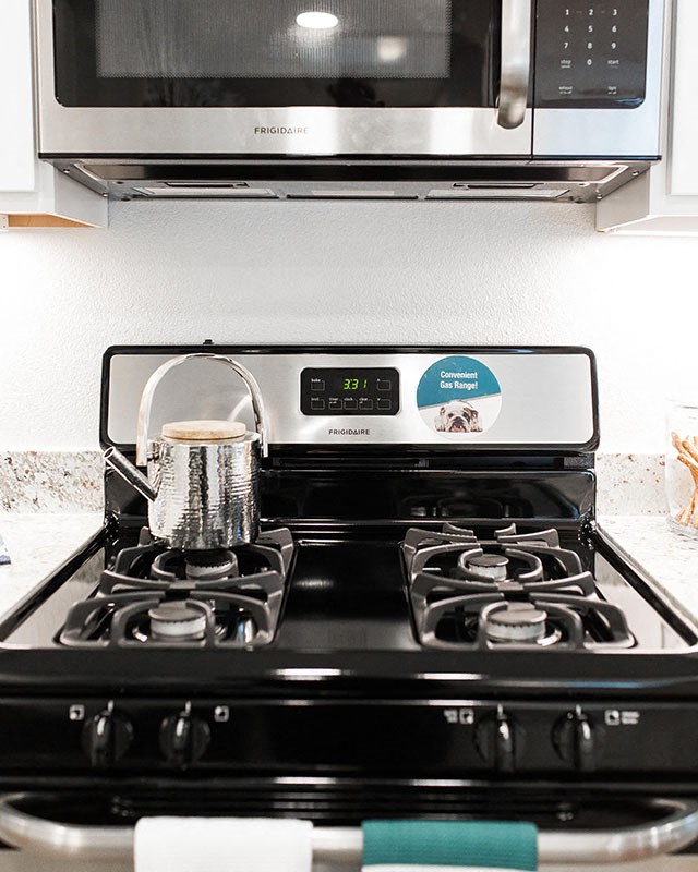 Stove l The James Apartments in Rocklin CA 