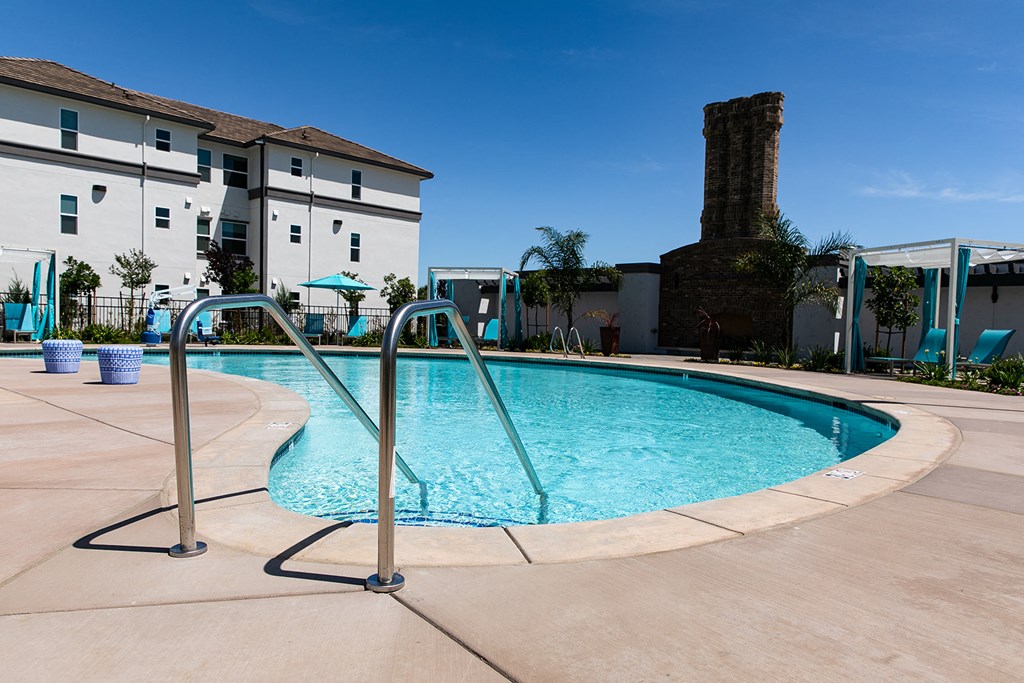 Pool l The James Apartments in Rocklin CA 