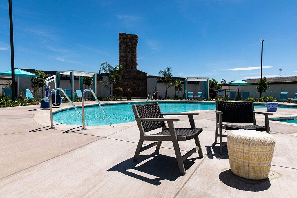 Poolside Seating l The James Apartments in Rocklin CA 